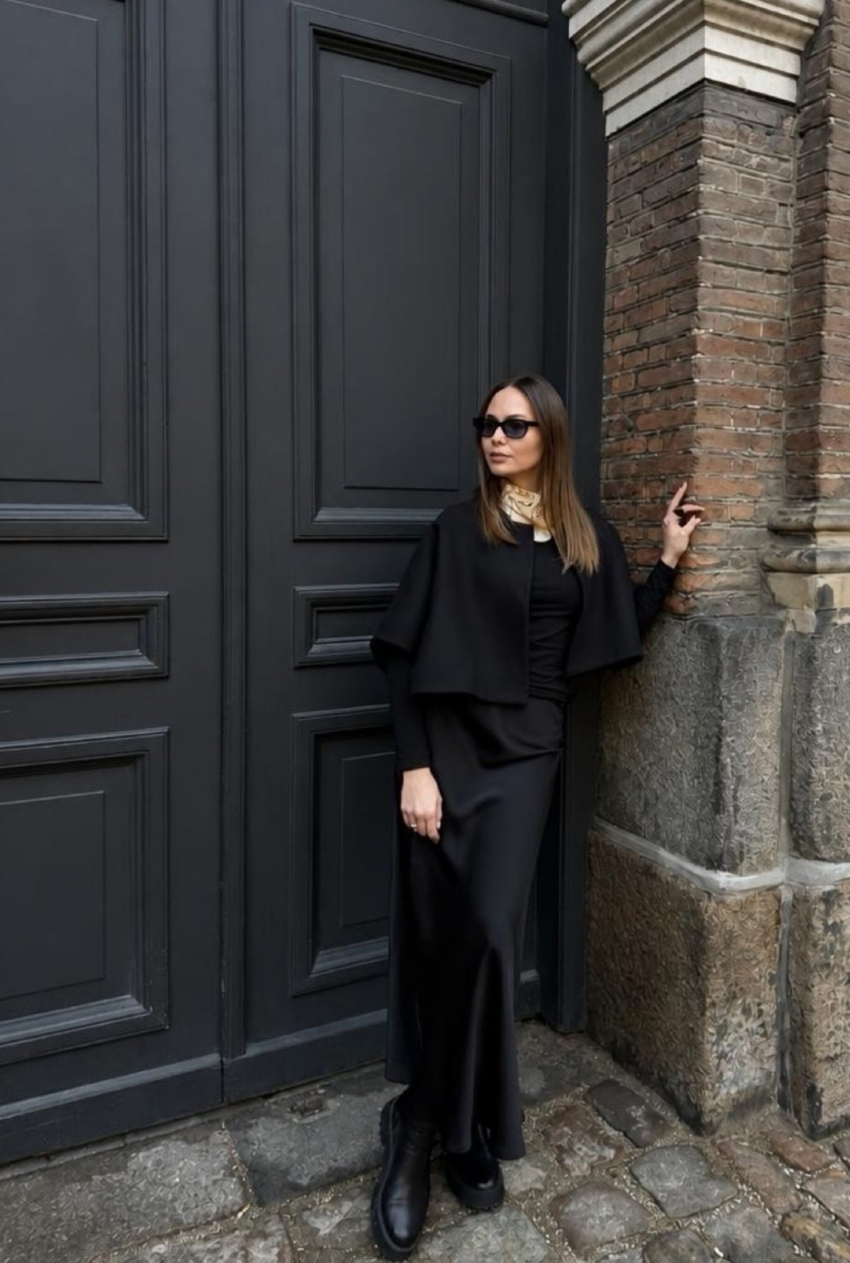 Ultra Short MOK Wool Cape - Black